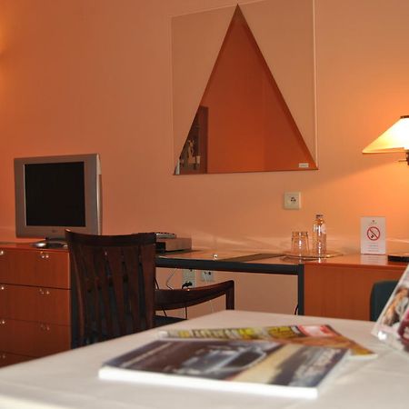 Greenpark Hotel Sint-Pieters-Leeuw Esterno foto