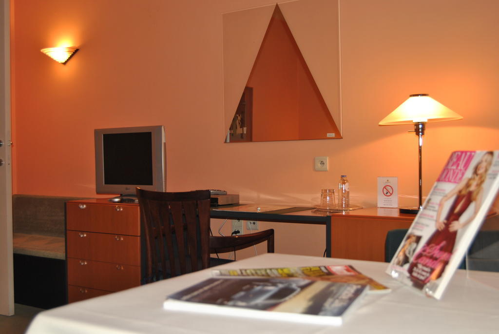 Greenpark Hotel Sint-Pieters-Leeuw Esterno foto